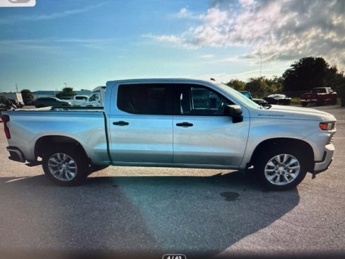 Used 2020 Chevrolet Silverado 1500 Custom w/ Custom Value Package image 3