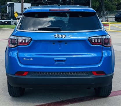 Used 2025 Jeep Compass Sport image 4