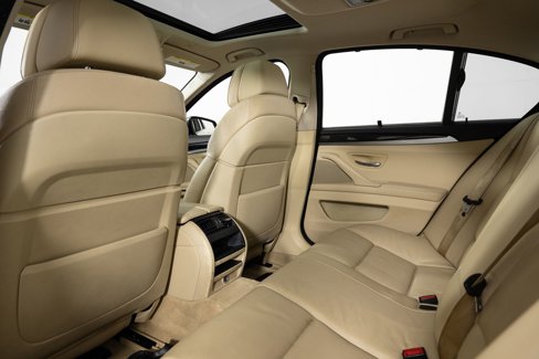 Used 2011 BMW 550i xDrive Sedan image 19