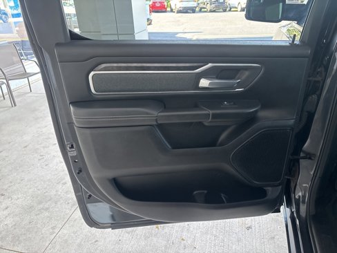 Used 2019 RAM 1500 4x4 Crew Cab image 20