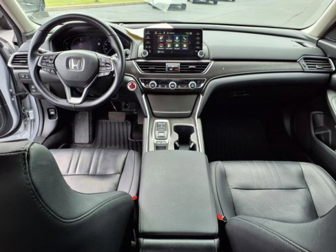 Used 2019 Honda Accord Touring image 7