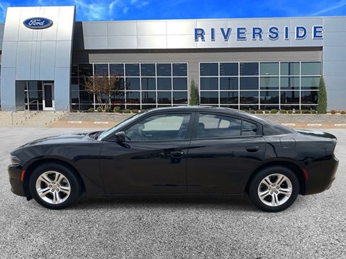 Used 2022 Dodge Charger SXT w/ Leather Interior Group image 7
