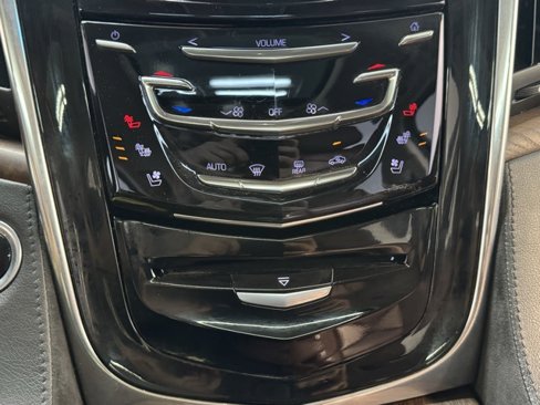 Used 2015 Cadillac Escalade Luxury image 23
