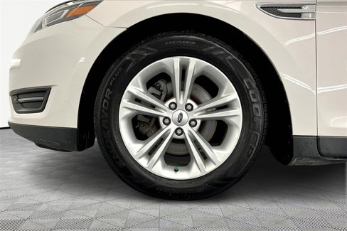 Used 2016 Ford Taurus SEL image 9
