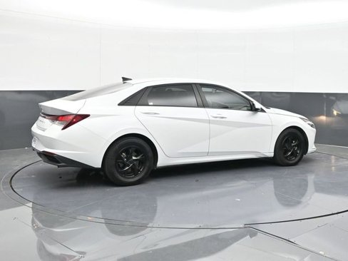 Used 2022 Hyundai Elantra SE image 15