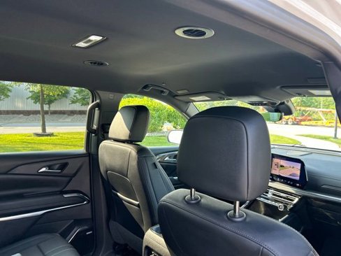 Used 2024 Chevrolet Traverse RS image 32