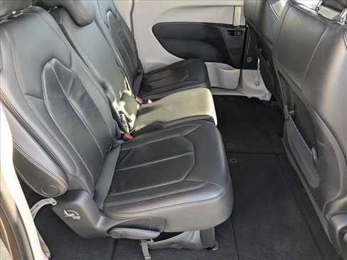 Used 2017 Chrysler Pacifica Touring-L image 20