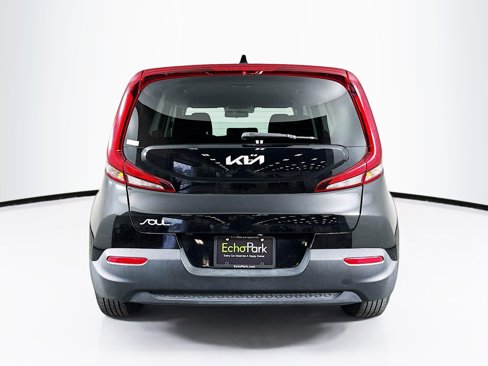 Used 2022 Kia Soul LX image 7