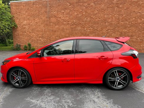 Used 2017 Ford Focus ST image 4