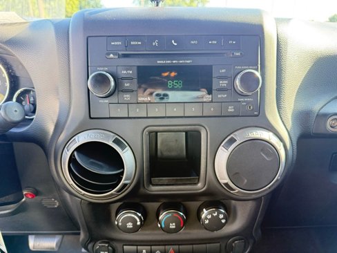 Used 2017 Jeep Wrangler Unlimited Sport w/ Connectivity Group image 18