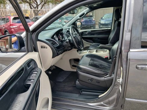 Used 2016 Dodge Grand Caravan SXT image 9