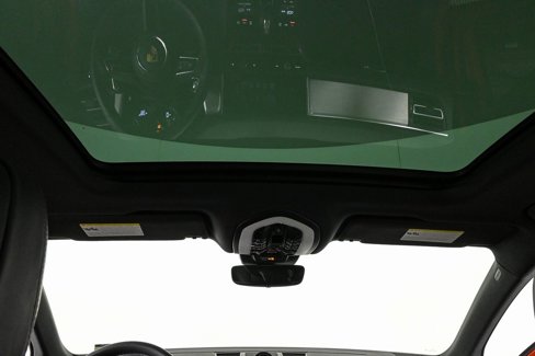 Certified 2022 Porsche Macan image 21
