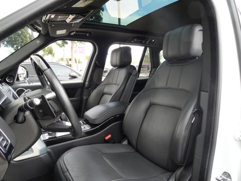 Used 2020 Land Rover Range Rover HSE image 13