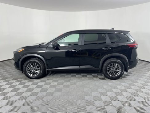 Used 2023 Nissan Rogue S image 5