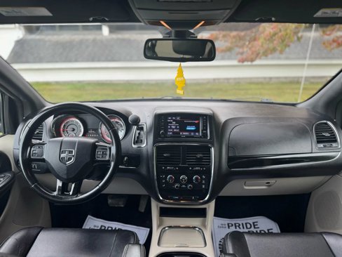 Used 2019 Dodge Grand Caravan SXT image 22