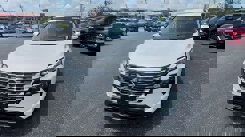 Used 2024 Nissan Rogue SV image 4