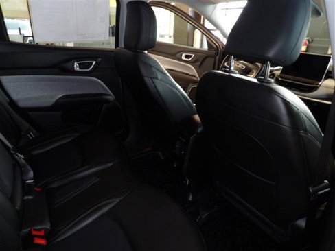 Used 2022 Jeep Compass Latitude image 16
