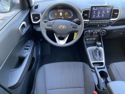 New 2025 Hyundai Venue SE image 23