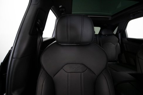 Used 2022 Bentley Bentayga image 57