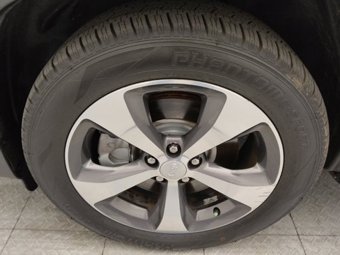 Used 2019 Jeep Cherokee Limited image 31