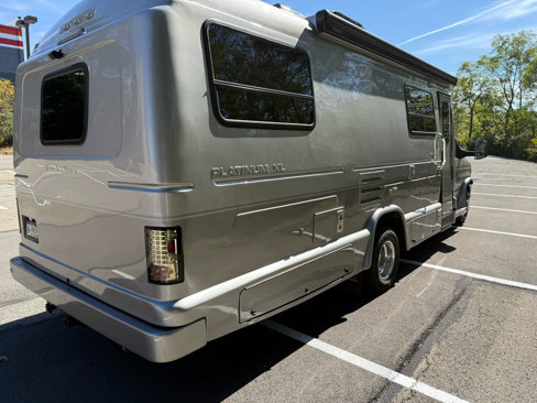 Used 2019 Ford E-450 and Econoline 450 Super Duty w/ Motorhome Prep Package image 27