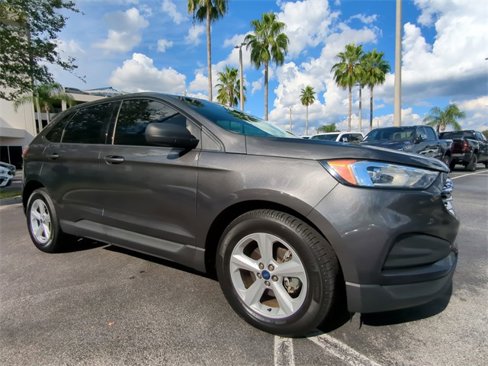 Used 2020 Ford Edge SE image 2