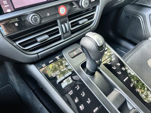 Certified 2024 Porsche Macan image 23