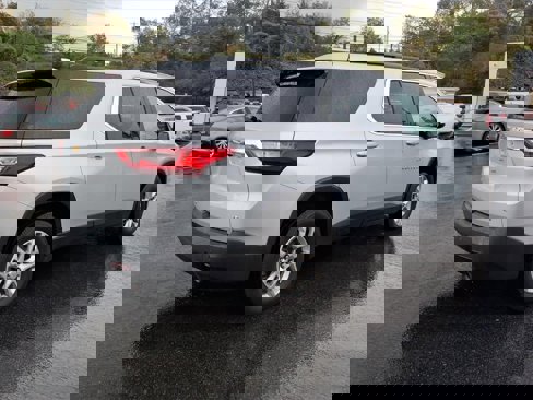 Used 2020 Chevrolet Traverse LT image 7