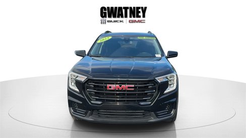 Used 2023 GMC Terrain SLE w/ Elevation Edition image 2
