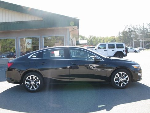 Used 2024 Chevrolet Malibu LT image 3