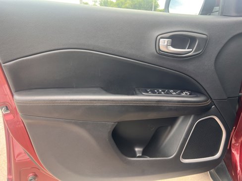 Used 2021 Jeep Compass Limited image 13