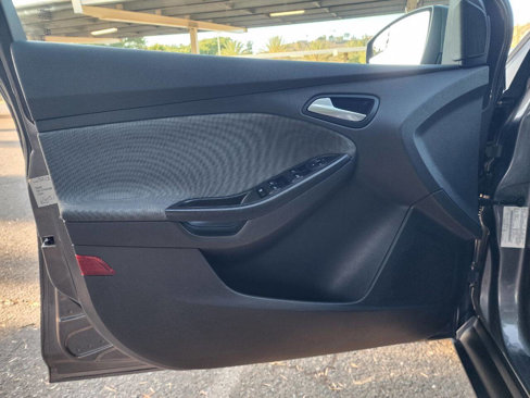 Used 2013 Ford Focus SE image 28
