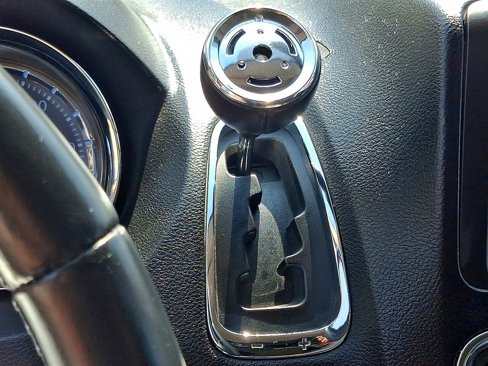 Used 2016 Chrysler Town & Country Touring image 18