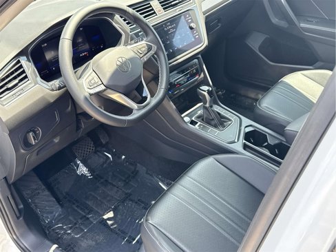 Used 2022 Volkswagen Tiguan SE image 16