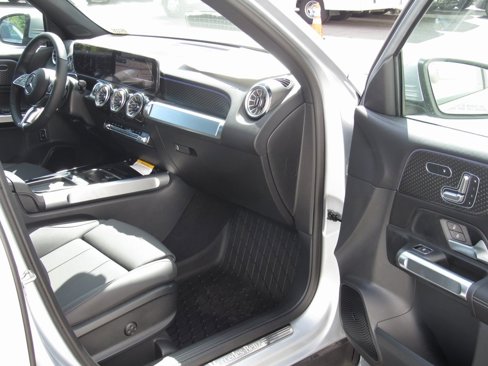New 2025 Mercedes-Benz GLB 250 4MATIC image 18