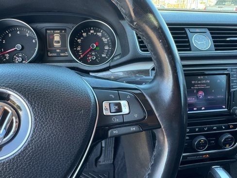 Used 2017 Volkswagen Passat 3.6 SE image 23