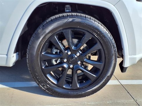 Used 2017 Jeep Grand Cherokee Altitude image 16