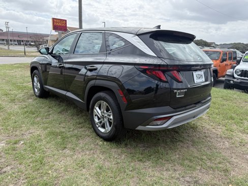 Used 2025 Hyundai Tucson SE image 4