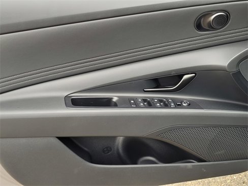New 2025 Hyundai Elantra SEL image 16