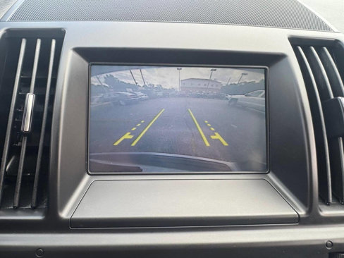 Used 2013 Land Rover LR2 HSE image 9