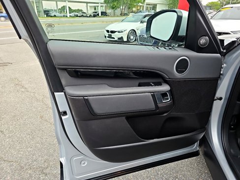 Used 2018 Land Rover Discovery SE image 37