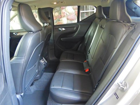 Used 2025 Volvo XC40 B5 Plus image 15