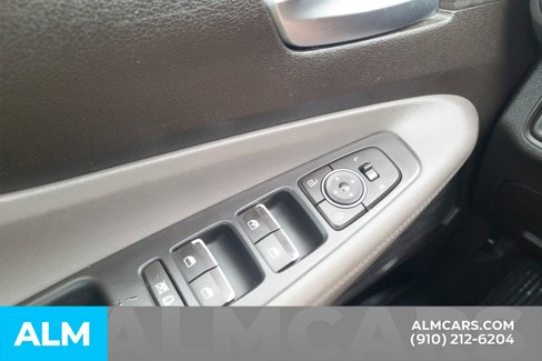 Used 2019 Hyundai Santa Fe SE image 29