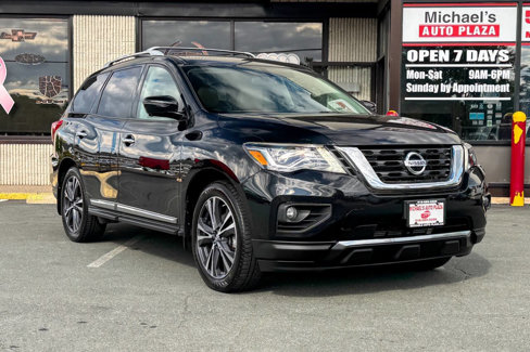 Used 2017 Nissan Pathfinder Platinum image 1