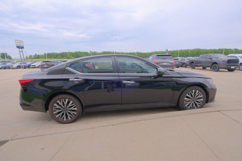 Used 2023 Nissan Altima 2.5 SV image 9