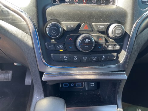 Used 2019 Jeep Grand Cherokee Laredo image 30