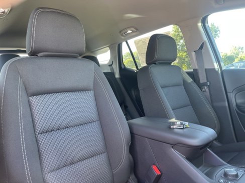 Used 2023 GMC Terrain SLE w/ Driver Convenience Package image 9