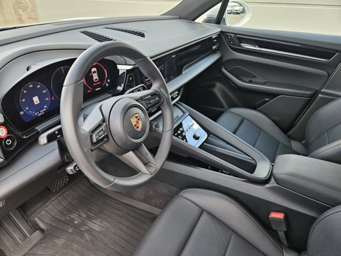 Certified 2024 Porsche Macan 4 Electric image 4