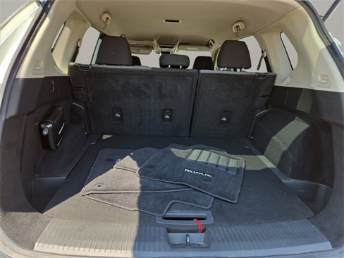 Used 2021 Nissan Rogue SV image 26