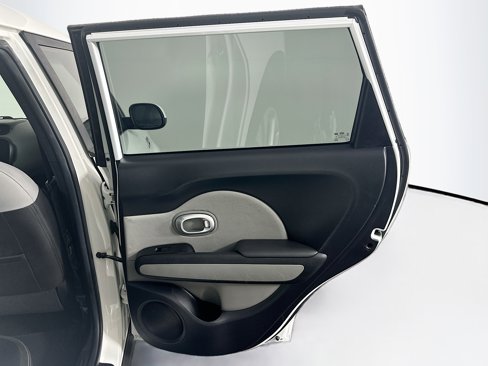 Used 2016 Kia Soul + image 27